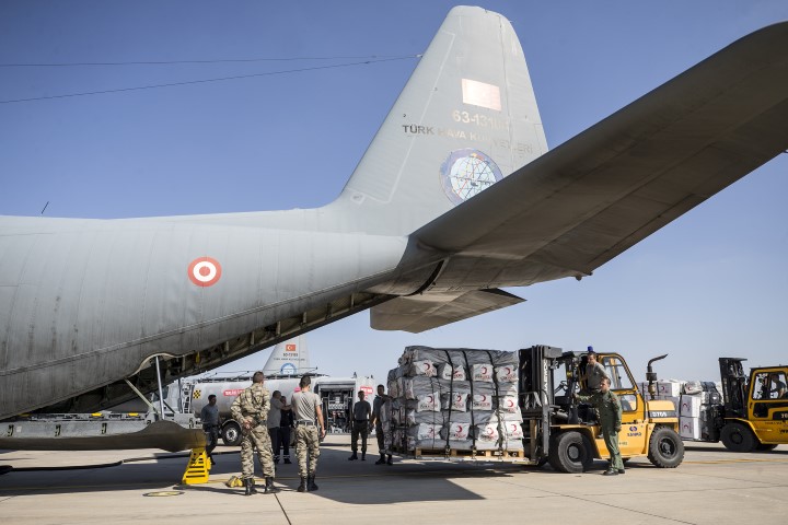Endonezya’da felaketin bilançosu artıyor: Bin 944 ölü