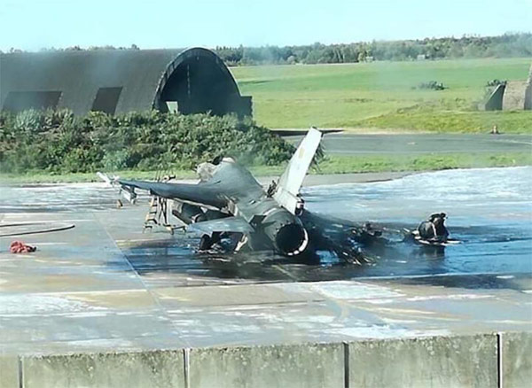 Belçika’da F-16 uçağı patladı