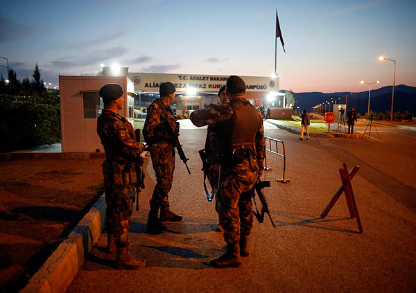 Son dakika haberi: Papaz Brunson serbest bırakıldı mı? İşte mahkemenin Rahip Brunson kararı!