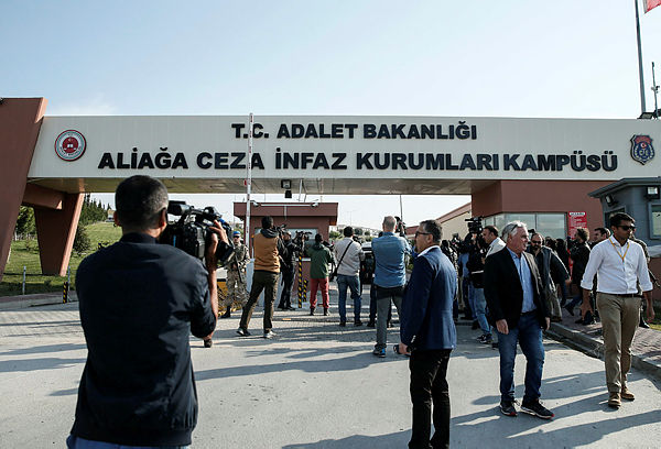 Son dakika haberi: Papaz Brunson serbest bırakıldı mı? İşte mahkemenin Rahip Brunson kararı!