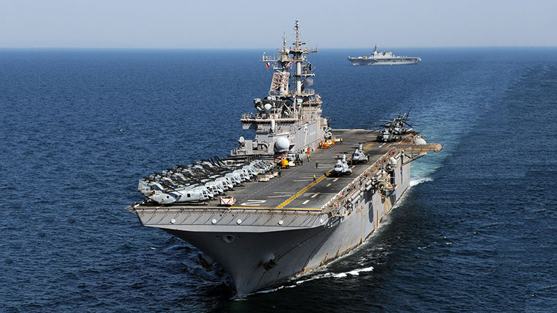 ABD uçak gemisi Essex LHD-2 Doha Limanı’nda