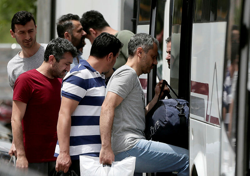 TSK’da FETÖ’ye süpürme harekatı! Kripto 4 bin 512 asker tespit edildi!