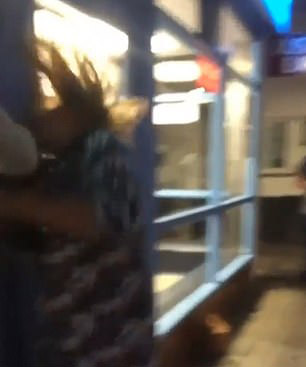 Son dakika haberi: Sokak ortasında yarı çıplak kadına... - O ülkede mide bulandıran olay!