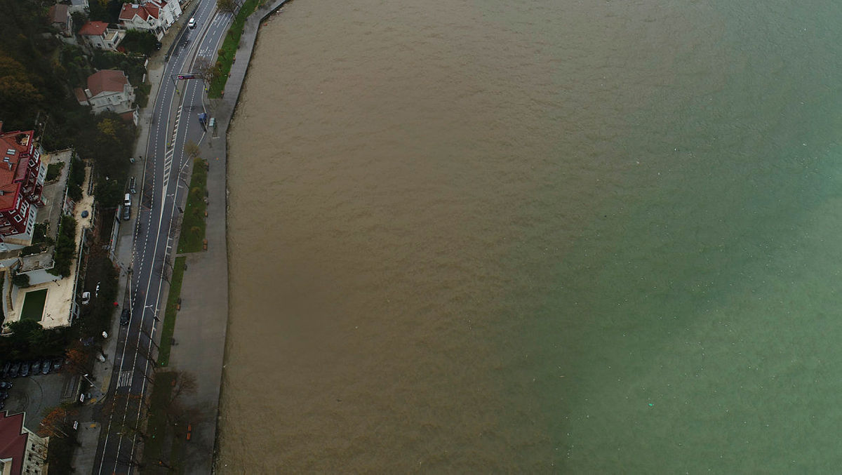 İstanbul Boğazına çamur aktı! Havadan böyle görüntülendi!