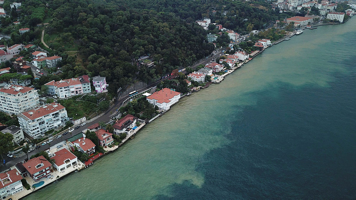 İstanbul Boğazına çamur aktı! Havadan böyle görüntülendi!