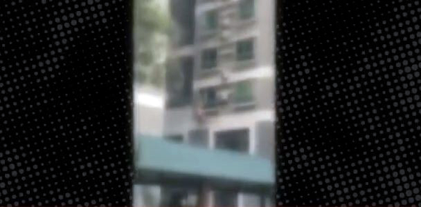 Aldatılan eş eve gelince, kadının sevgilisi 4’üncü kattan atladı!