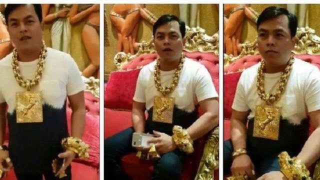 Sokağa çıkarken 13 kilo altın takıyor, 5 korumayla dolaşıyor