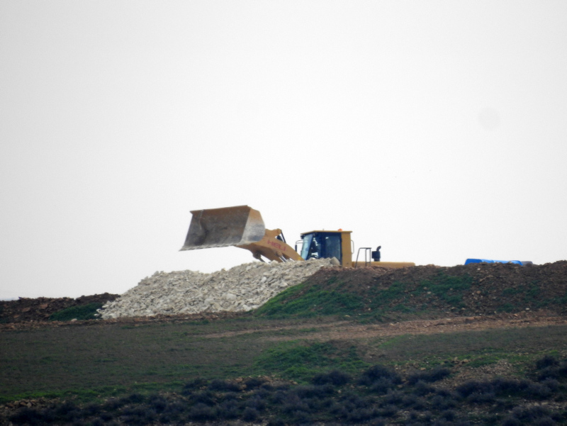 YPG’li teröristler hendek kazarken görüntülendi
