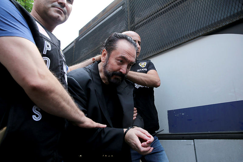 Adnan Oktar suç örgütündeki çözülme ‘Karanlık Arşiv’e sıçradı