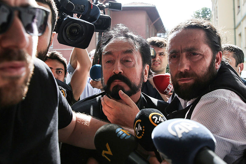 Adnan Oktar suç örgütündeki çözülme ‘Karanlık Arşiv’e sıçradı