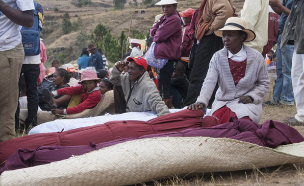 Son Dakika: Madagaskar’da tüm dünyayı şok eden festival! Ölüler...