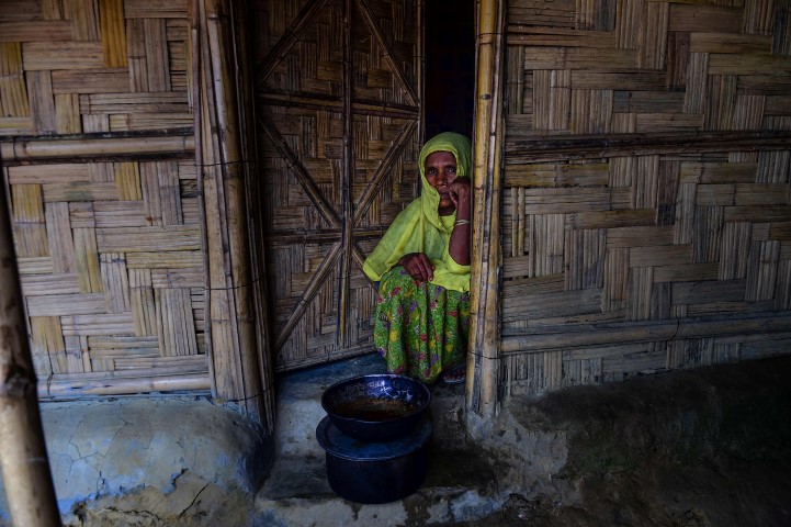 Myanmar ordusu Arakan’da çocukları canlı canlı ateşe attı