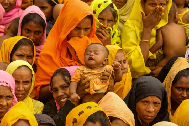 Myanmar ordusu Arakan’da çocukları canlı canlı ateşe attı