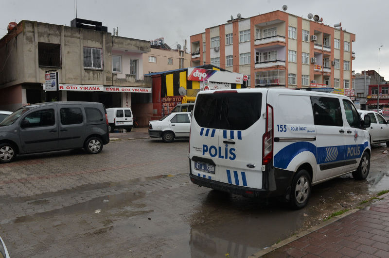 Tadilat yaptığı evde, kutuda kafatası ve insan kemikleri buldu Sayfa