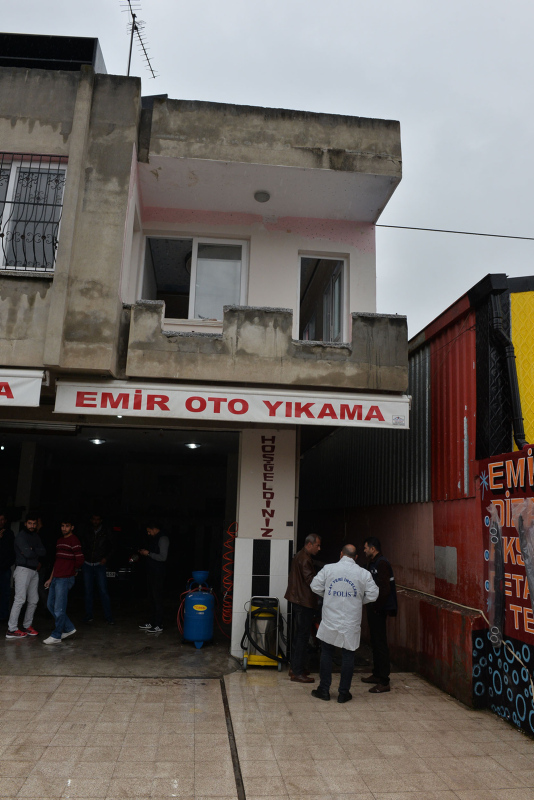 Tadilat yaptığı evde, kutuda kafatası ve insan kemikleri buldu Sayfa