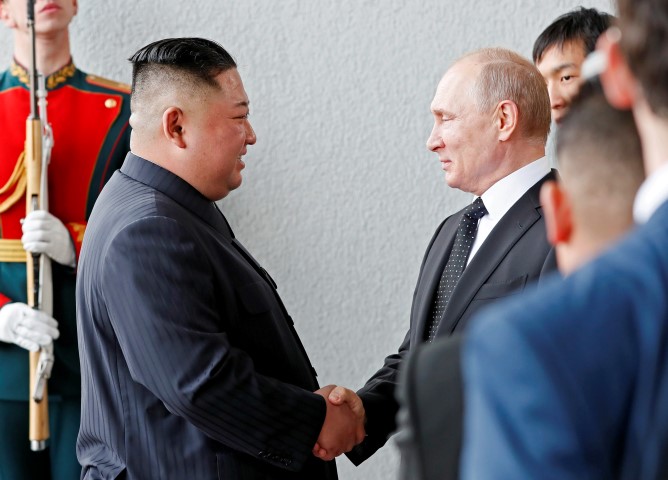 Putin ile Kuzey Kore lideri Kim bir araya geldi