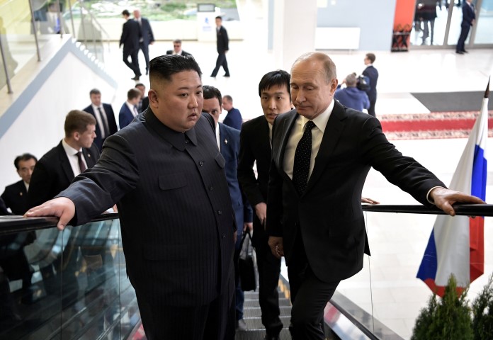 Putin ile Kuzey Kore lideri Kim bir araya geldi