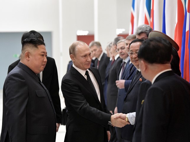 Putin ile Kuzey Kore lideri Kim bir araya geldi