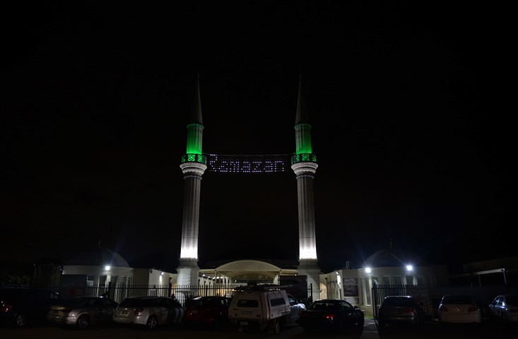 Avustralya’da ilk teravih kılındı! Camilere akın ettiler