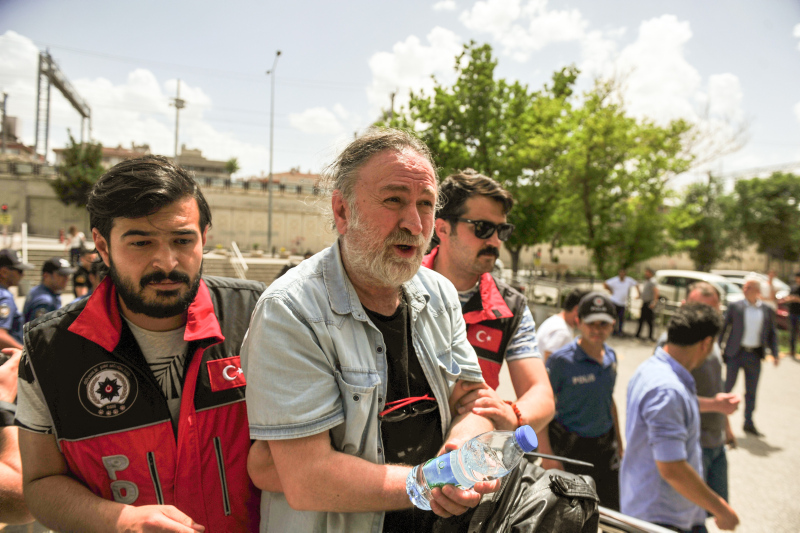 Son dakika haberi: Zümrüt Apartmanı kitabı yazarı Abdullah Şevki’nin serbest bırakılmasına tepki