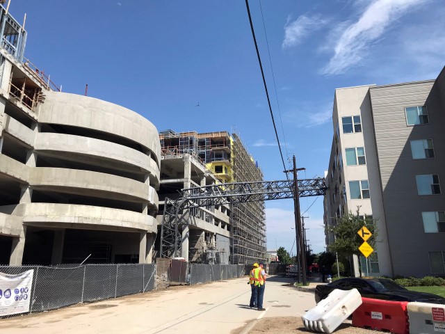 ABD’de akılalmaz kaza! Vinç devrildi, ölü ve yaralılar var