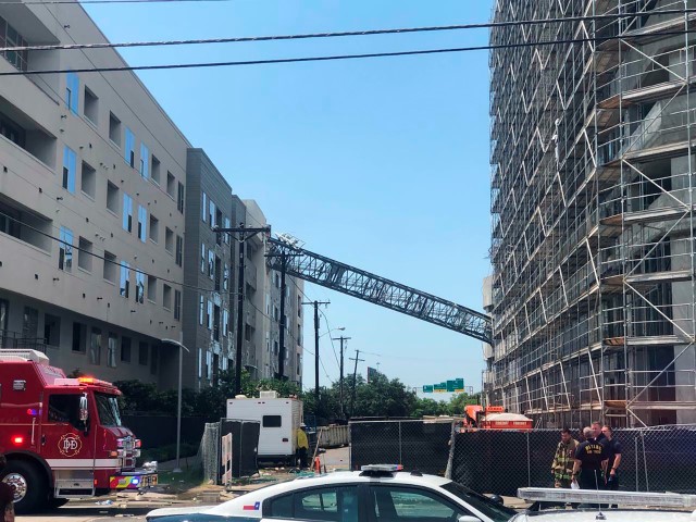 ABD’de akılalmaz kaza! Vinç devrildi, ölü ve yaralılar var