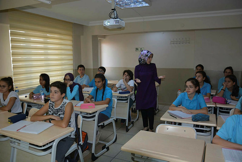 İzmir lise taban puanları ve yüzdelik dilimleri 2019! MEB LGS tercih robotu ile İzmir lise taban puanları listesi...