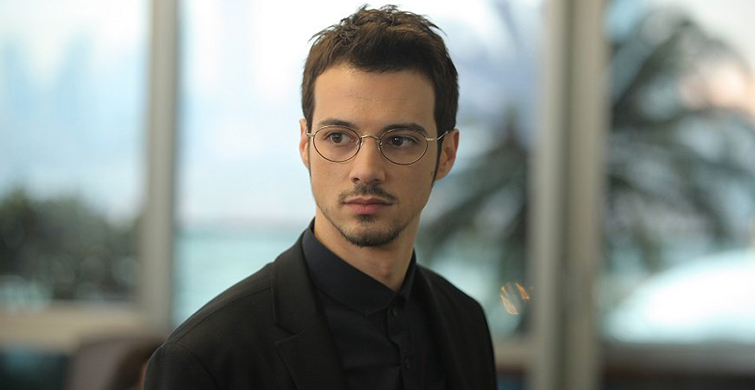Mert Yazıcıoğlu kimdir? Afra Saraçoğlu sevgilisi Mert Yazıcıoğlu seti birbirine kattı!