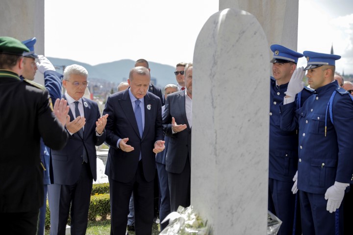 Başkan Erdoğan Bilge Kralın kabrinde!