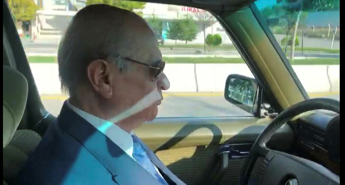 Devlet Bahçeli Ankara yollarında! Klasik otomobiliyle böyle dolaştı