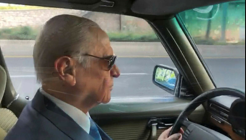 Devlet Bahçeli Ankara yollarında! Klasik otomobiliyle böyle dolaştı