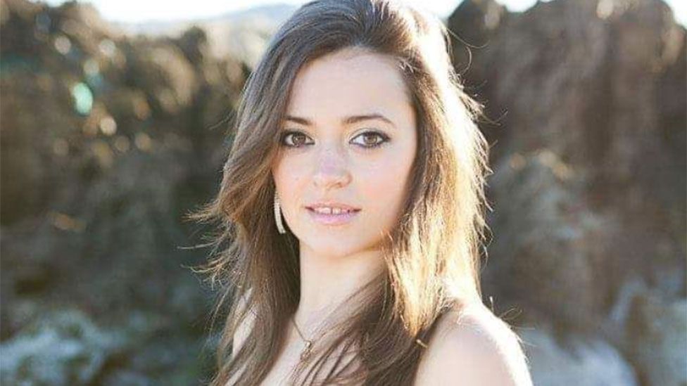 Son dakika haber: Ünlü şarkıcı konser sırasında sahnede acı içerisinde kıvranarak hayatını kaybetti! Büyük şok