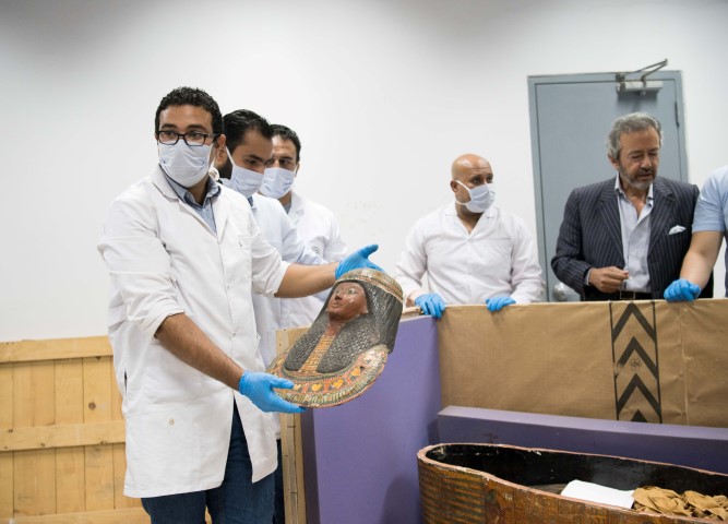 İki mumyanın lahiti açıldı! O anlar böyle görüntülendi