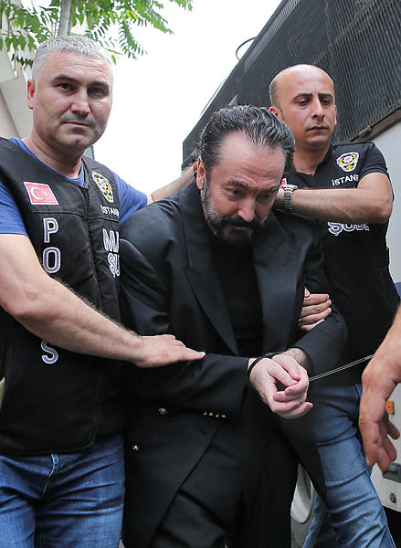 Suç örgütü lideri Adnan Oktar’ın savunmasında kaçamak ve komik cevaplar duruşmaya damga vurdu!