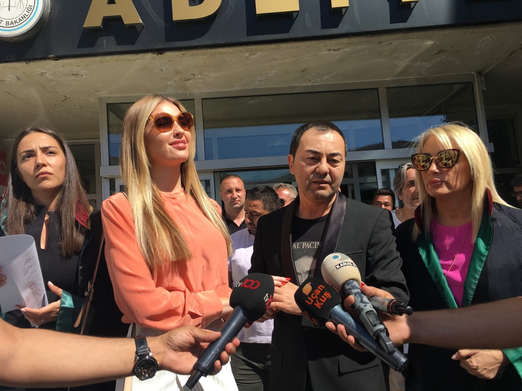 Ünlü şarkıcı Serdar Ortaç’ın Chloe Loughnan�a ödeyeceği tazminat