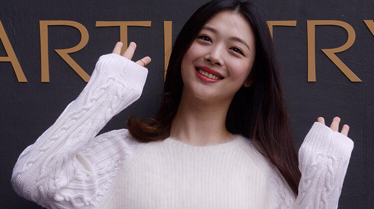 Ünlü şarkıcı evinde ölü bulundu! K-Pop dünyasını sarsan son dakika haberi