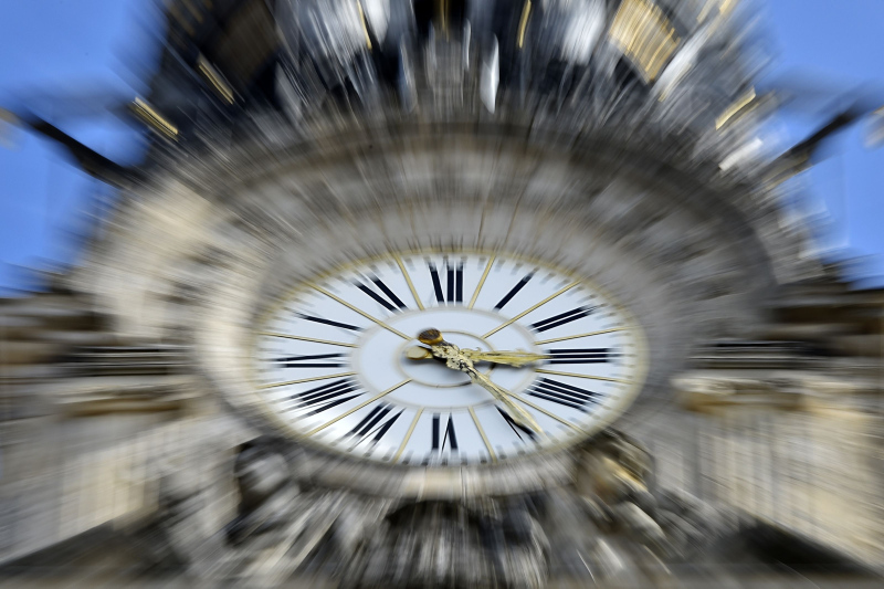 Şu an saat kaç? Türkiye’de otomatik olarak saatler geri alındı! Vatandaşlar saati araştırıyor!