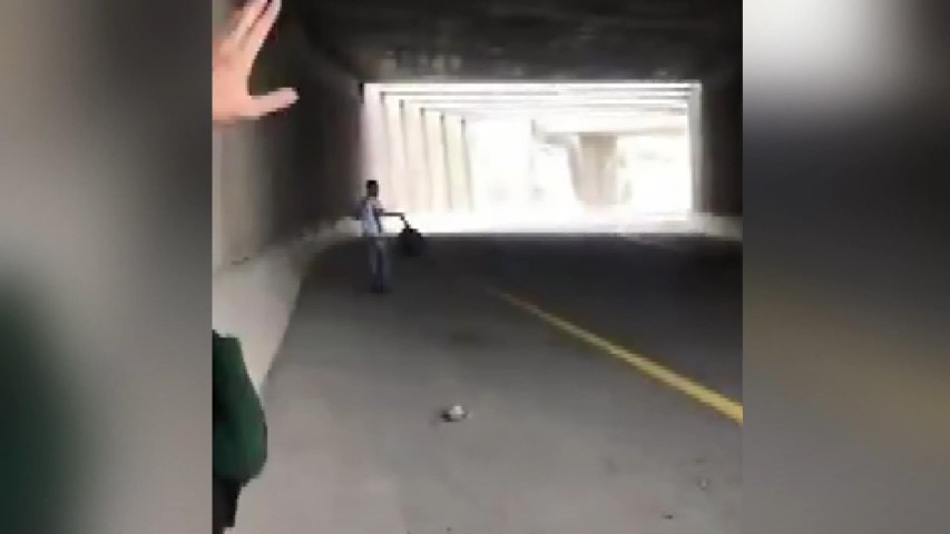 Son Dakika: İsrail’den skandal görüntüler! İsrail askerleri Filistinli genci zevk için vurdu