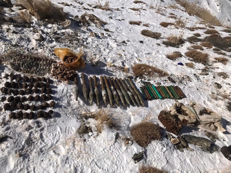 Başkale’de PKK bombaları ve mühimmat ele geçirildi