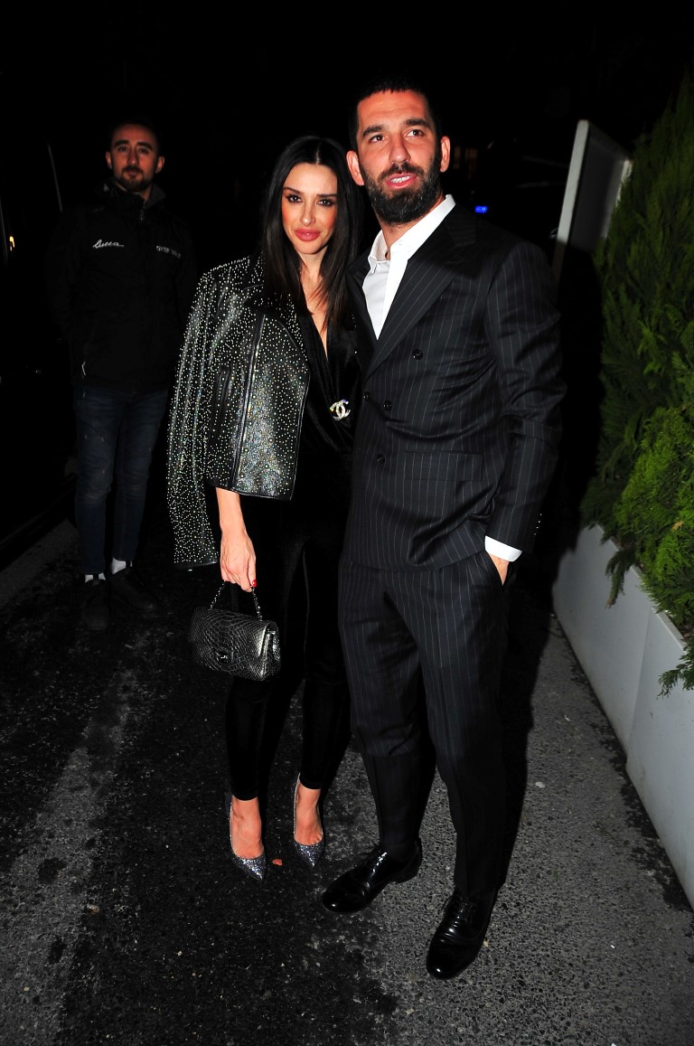 Ünlü futbolcu Arda Turan'ın eşi Aslıhan Doğan ikinci kez ...