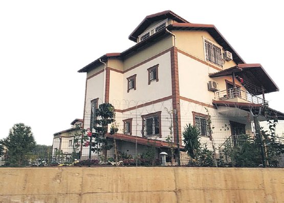 SON DAKİKA HABER: CHP’li Adana Büyükşehir Belediye Başkanı belediye işçisini özel villasında çalıştırdı... Kovdu!