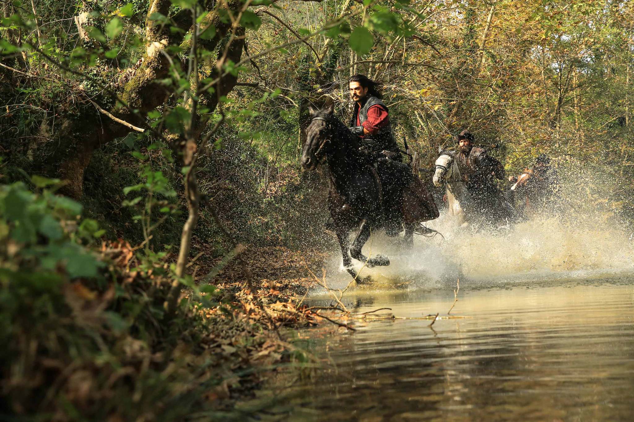 Kuruluş Osman 1. bölüm herkesi ekran başına kilitledi! Kuruluş Osman 1. bölüm ile ATV ekranlarındaydı!