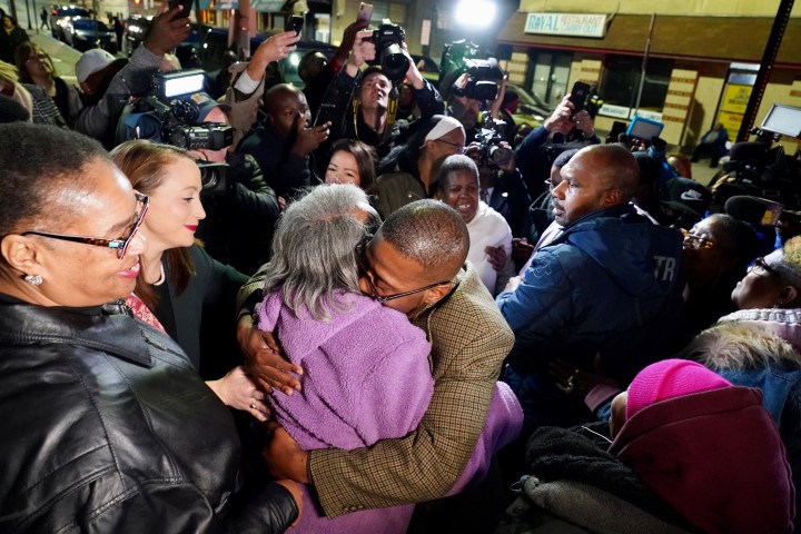 İşlemedikleri suçtan 36 yıl hapis! Kolej ceketi için...