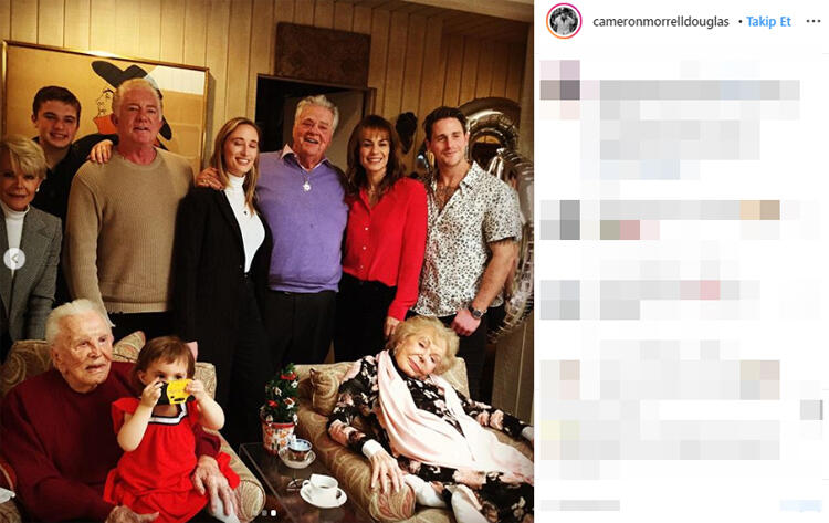 Efsane oyuncu Kirk Douglas 103 yaşına girdi! Hollywood’un altın çağına damga vuran Kirk Douglas kimdir?