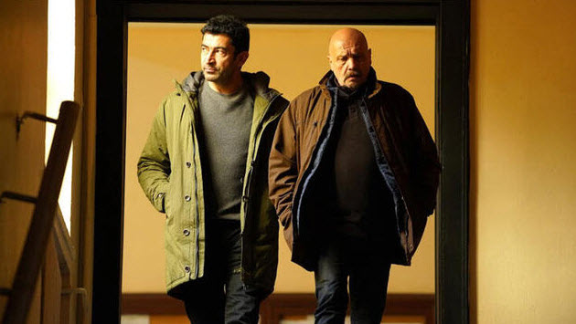 Kenan İmirzalıoğlu’nun başrolünde yer aldığı Alef dizisinden ilk kareler geldi! Alef dizisinin konusu nedir, oyuncuları kimler?