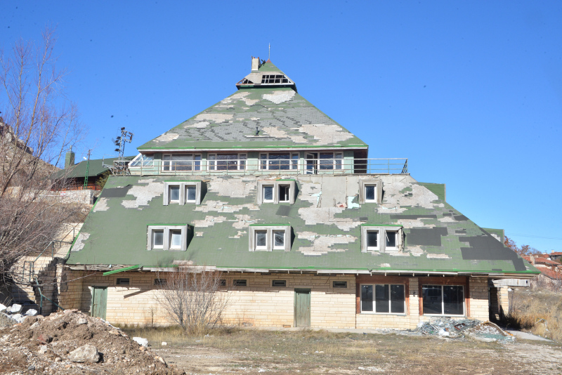 Uzan Grubu’nun harabeye dönen oteli satıldı