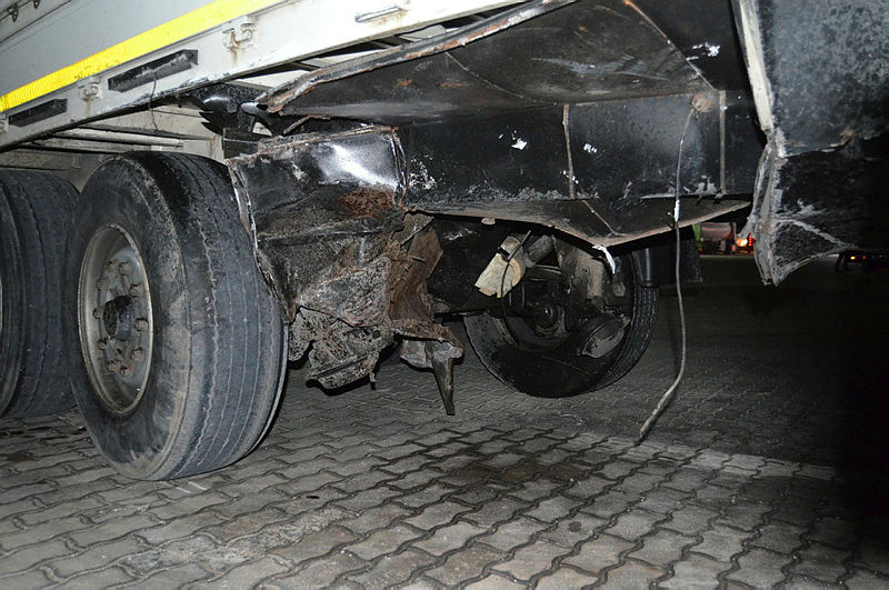 Son dakika: Aksaray’da gençlerin olduğu otomobil tırın altına girdi: 3 ölü, 2 yaralı!