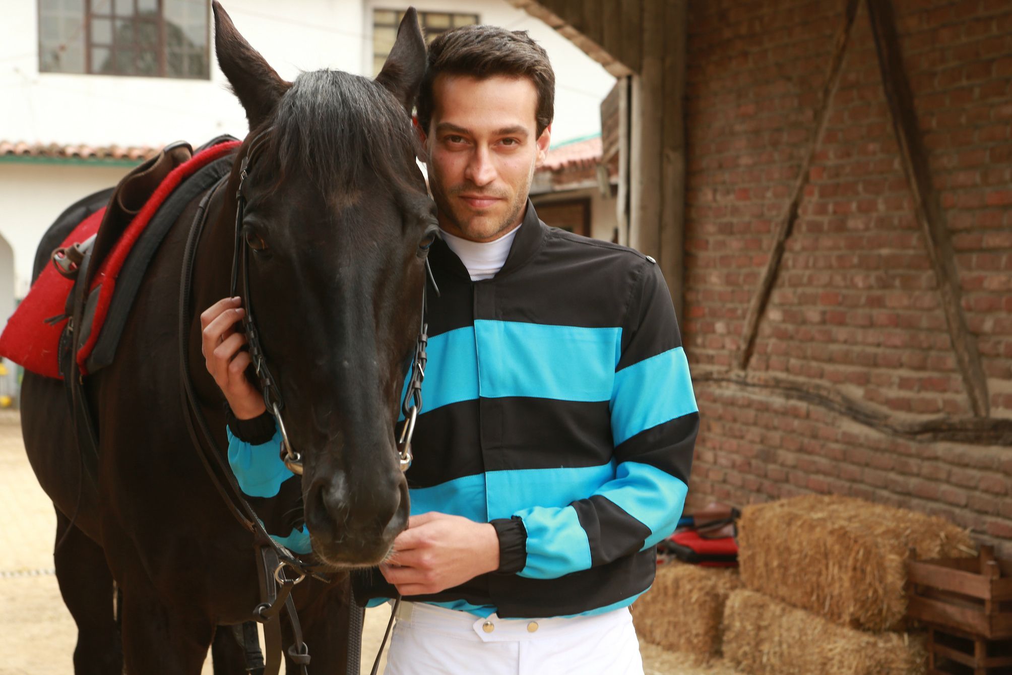 Halis Karataş kimdir kaç yaşında kaç yarış kazandı? Bold Pilot filmindeki Ekin Koç kimdir kaç yaşında?