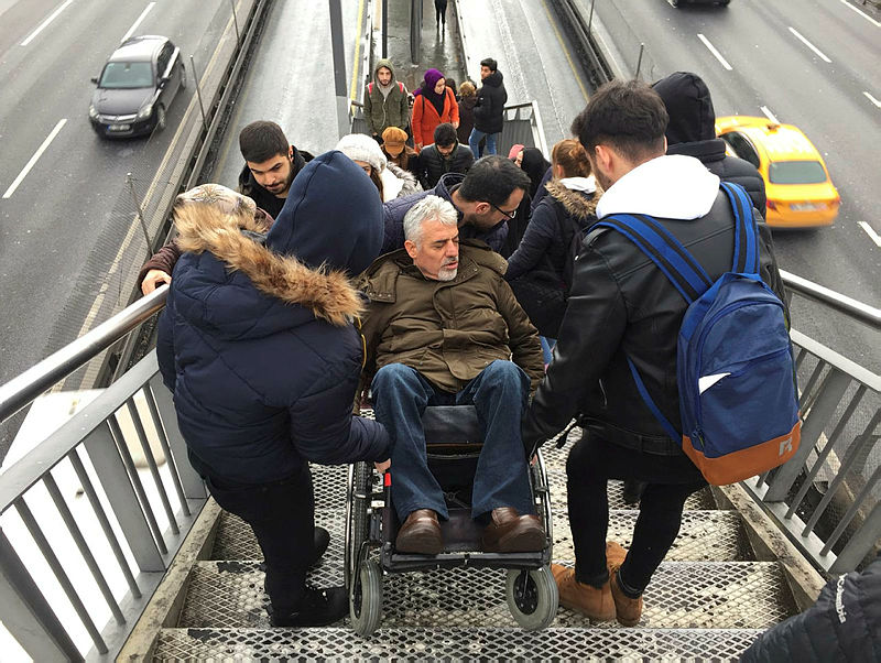 İmamoğlu İBB’si vatandaşa değil brandalara çalışıyor! Engelli vatandaşların çilesi sürüyor