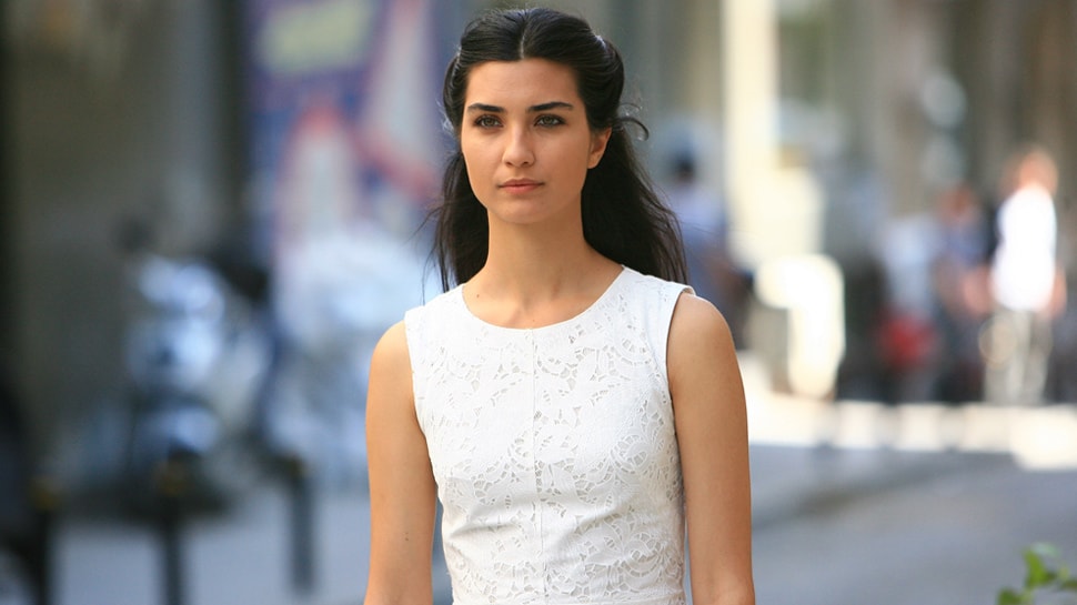 Netflix Rise of Empires Ottoman dizisinde Mara Hatun’u canlandıran Tuba Büyüküstün kimdir, kaç yaşında? Tuba Büyüküstün nereli?